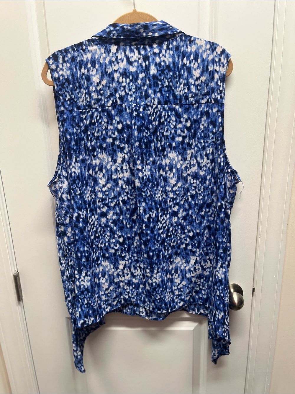 NWT MICHAEL Michael Kors Blue Ikat Sleeveless Hankhem Button Up Blouse 3X - Picture 3 of 9